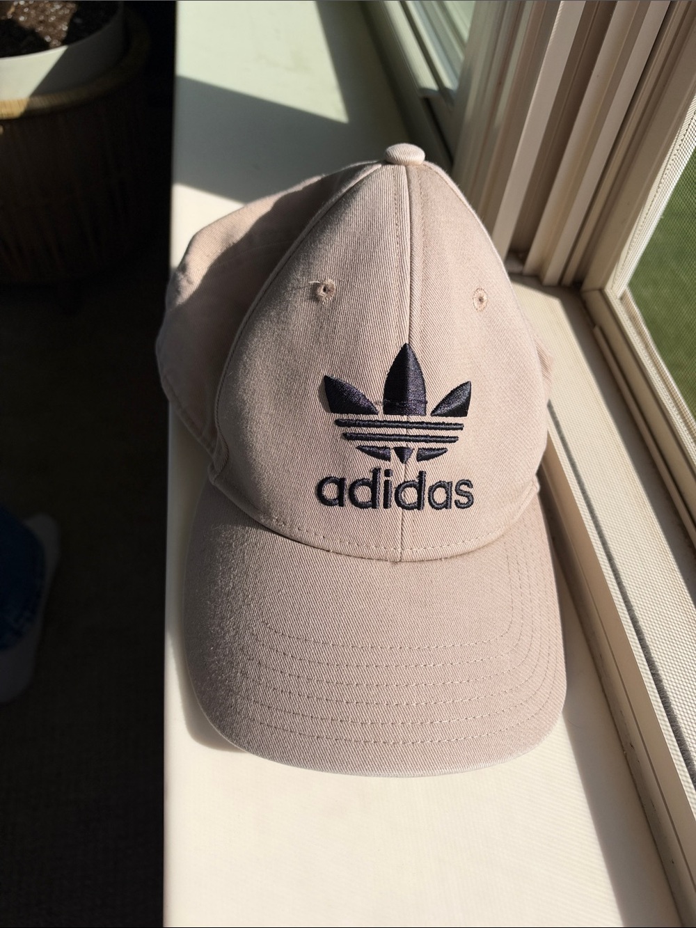 adidas men’s Beige Baseball Cap